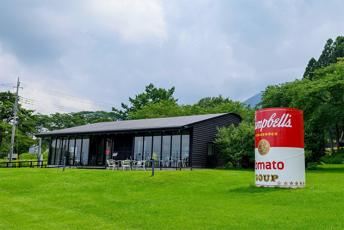 カフェ・ダールと、アンディ・ウォーホル作品