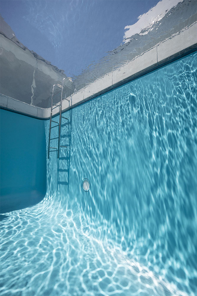 ≪スイミング・プール≫ / レアンドロ・エルリッヒ