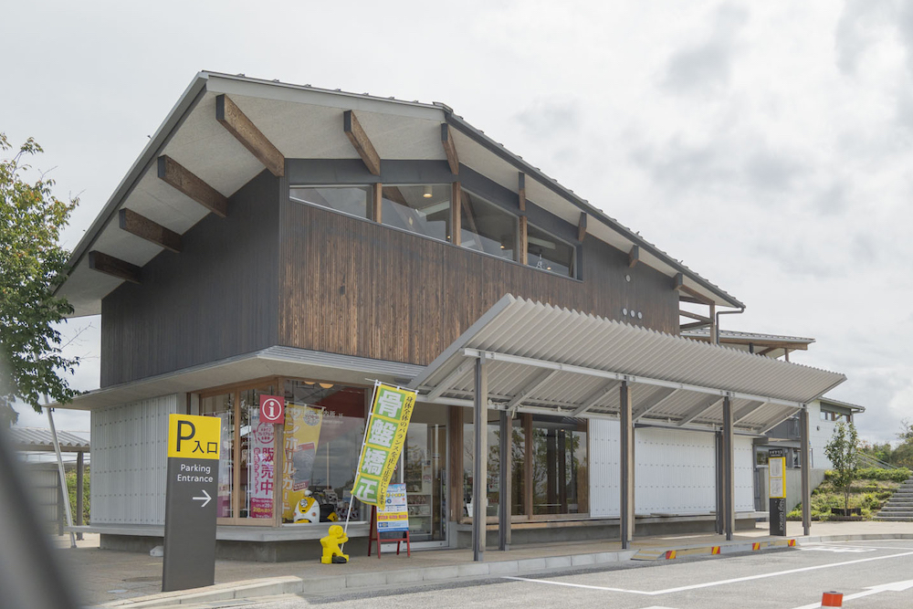 奈義町多世代交流広場 ナギテラス 外観&nbsp;(2022年撮影)