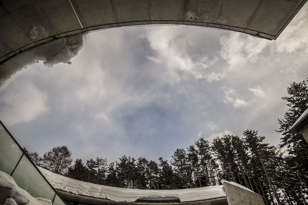 円筒状の建築が特徴的な「展示棟」