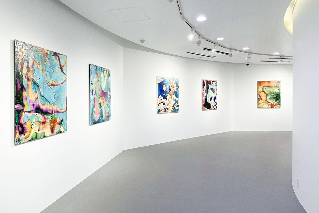 横田大輔 Alluvion (2021) 展示風景 (筆者撮影)　円筒形の展示室が特徴的です