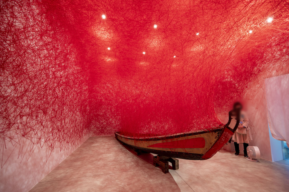 水の記憶 /&nbsp;塩田千春 展示室の様子