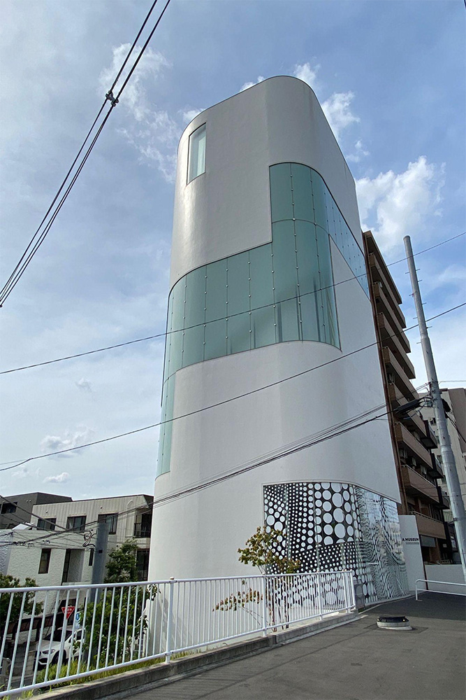 「草間彌生美術館」外観